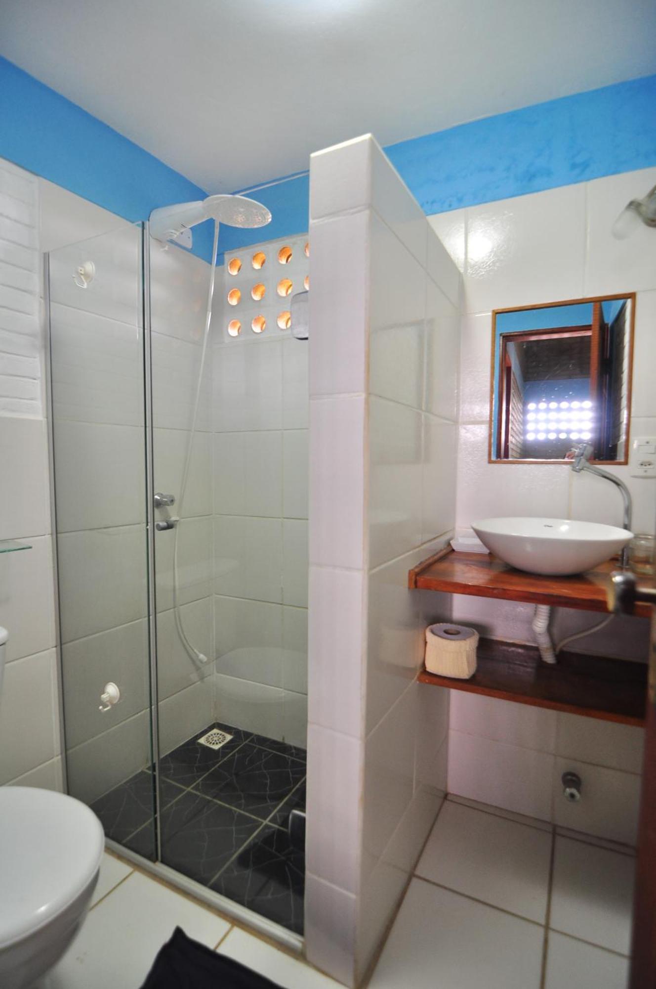 Casa Blanka 2010 - Eco Surf Guest House Itacare Ruang foto